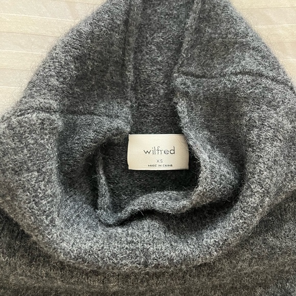 Aritzia Wilfred cropped sweater - Picture 3 of 3